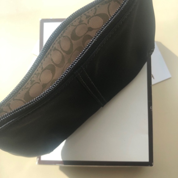 NWOT COACH fabric wristlet. Black. Zipper strap purse cell phone holder - Picture 6 of 11